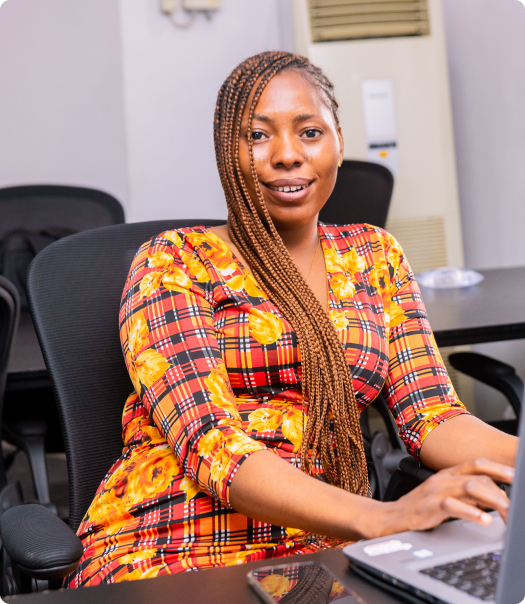Woman in front of her computer for social media marketing training